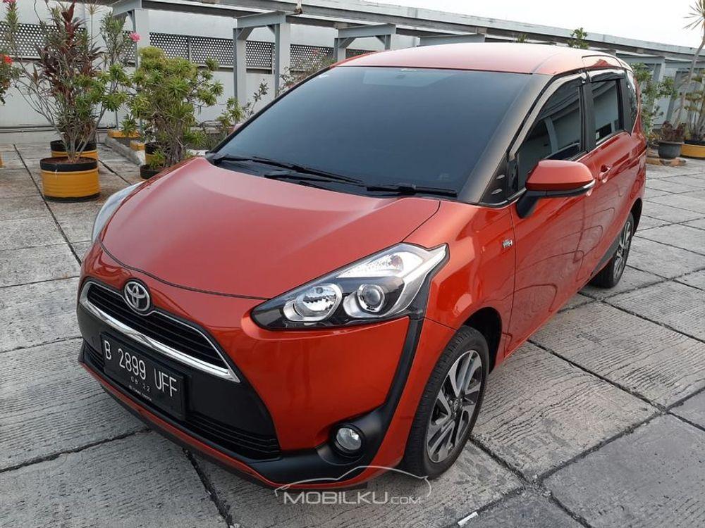 Mobil Toyota Sienta 2017
