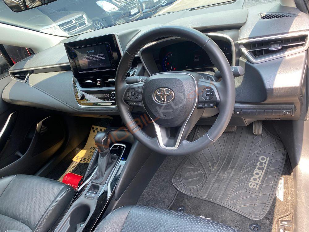 Mobil Toyota Corolla 2023