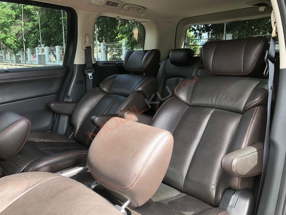 Mobil Nissan Elgrand 2013