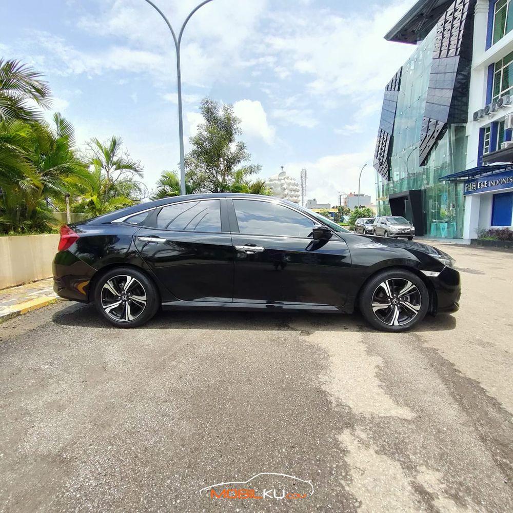 Mobil Honda Civic Sedan 2016