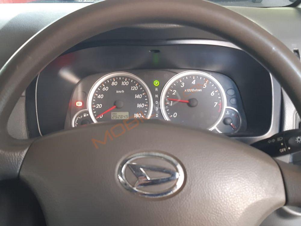 Mobil Daihatsu Xenia 2009