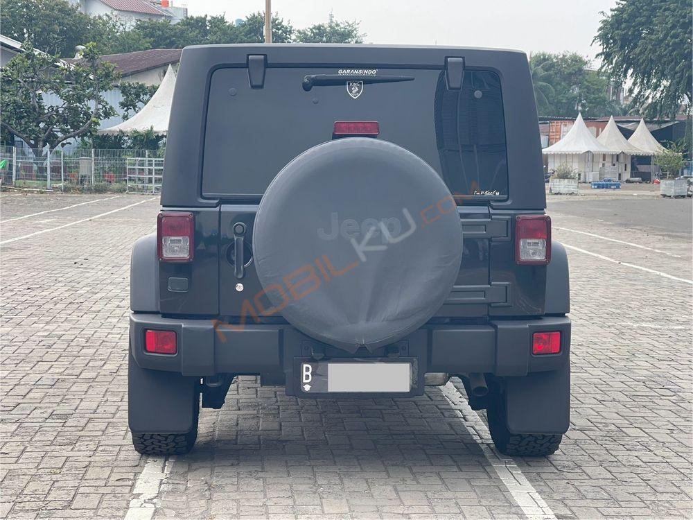 Mobil Jeep Wrangler 2011