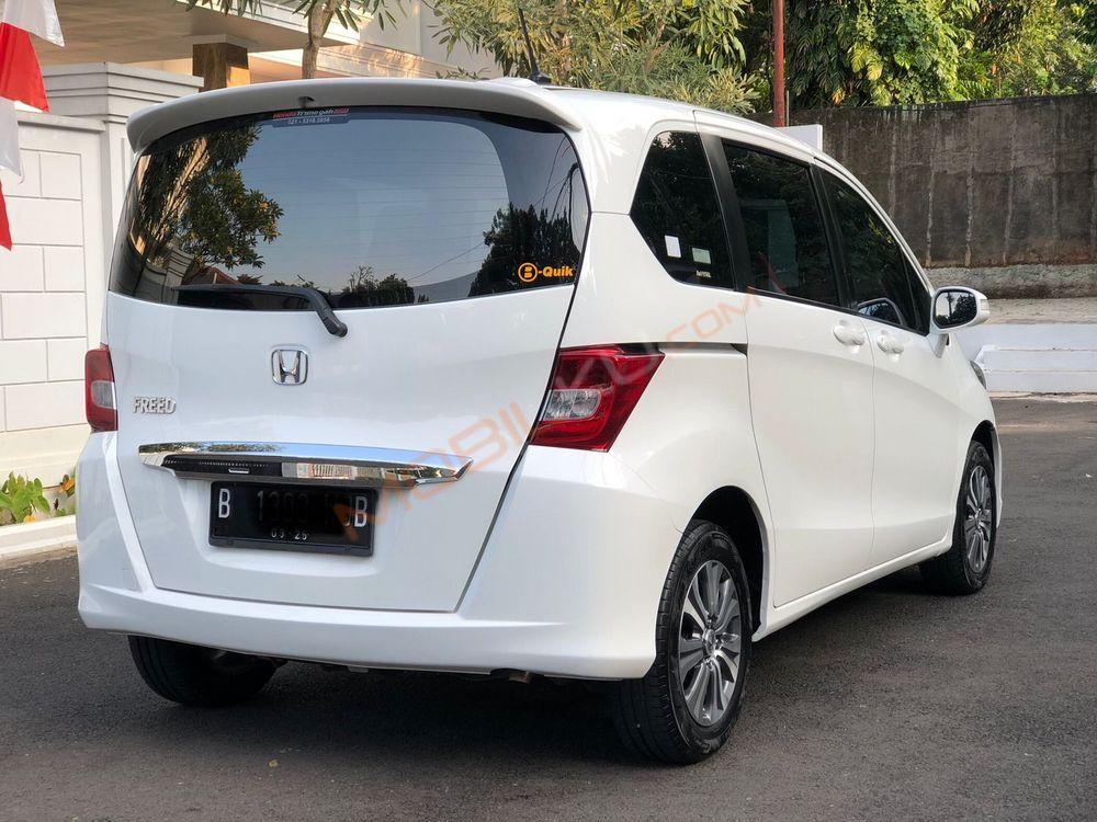 Mobil Honda Freed 2015