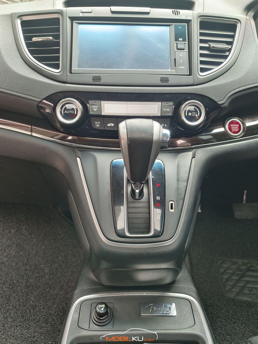 Mobil Honda CR-V 2016