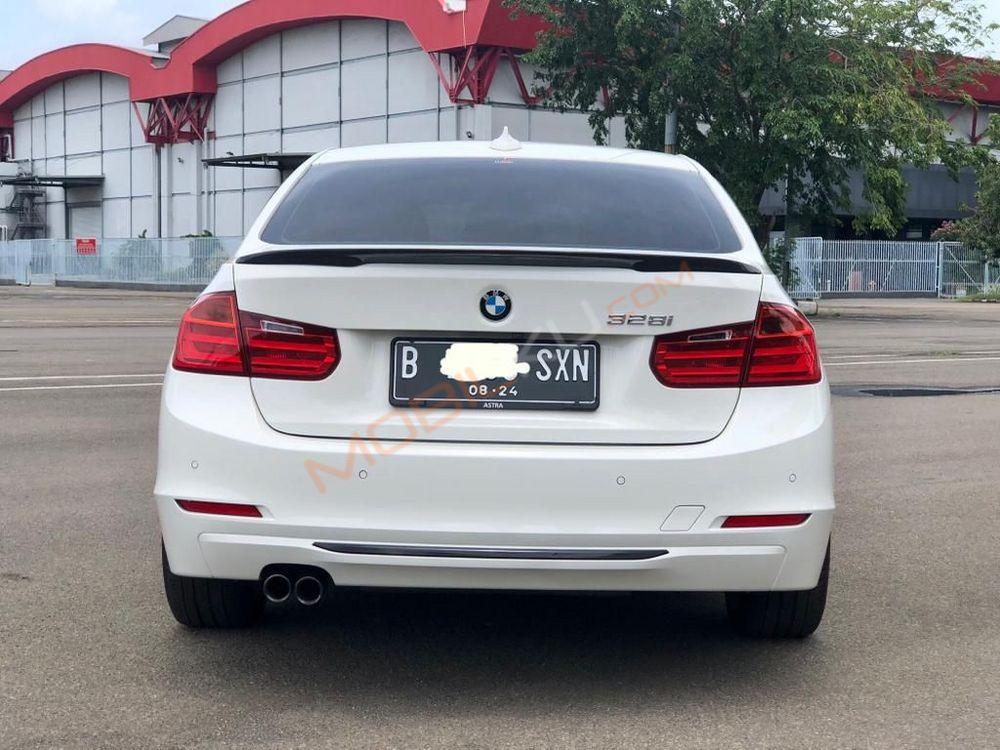 Mobil BMW 3 Series 2014