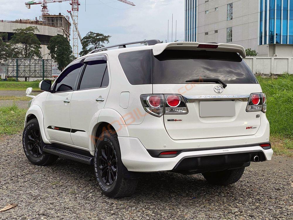 Mobil Toyota Fortuner 2015