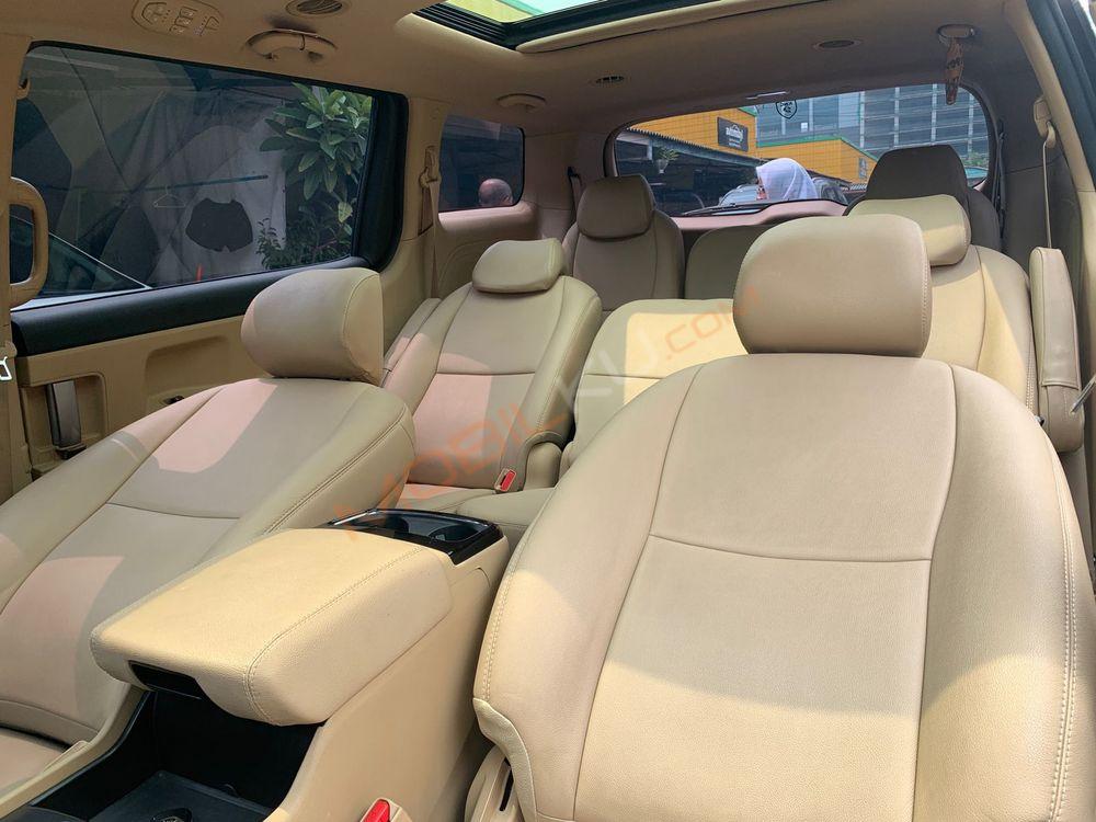 Mobil Kia Sedona 2017