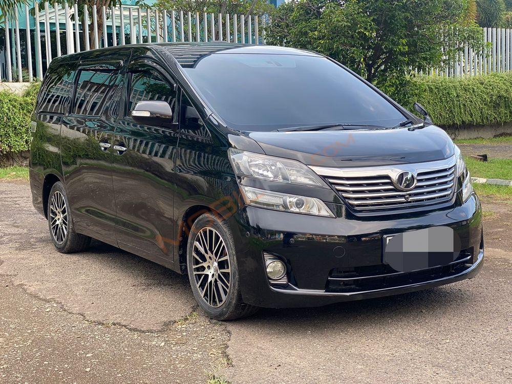 Mobil Toyota Vellfire 2010