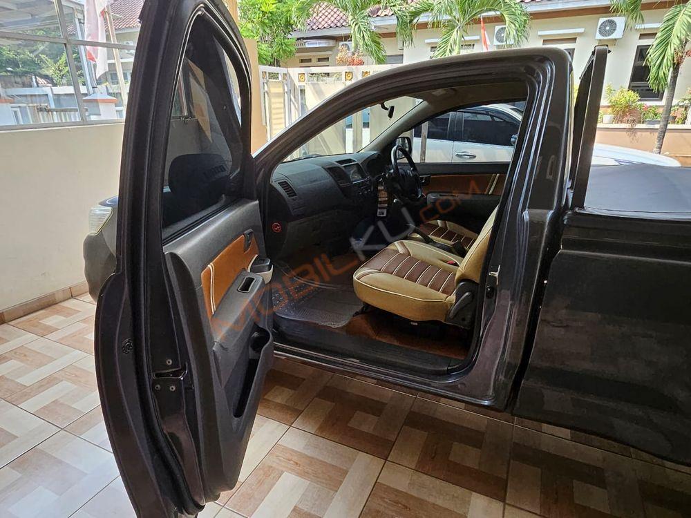 Mobil Toyota Hilux 2013