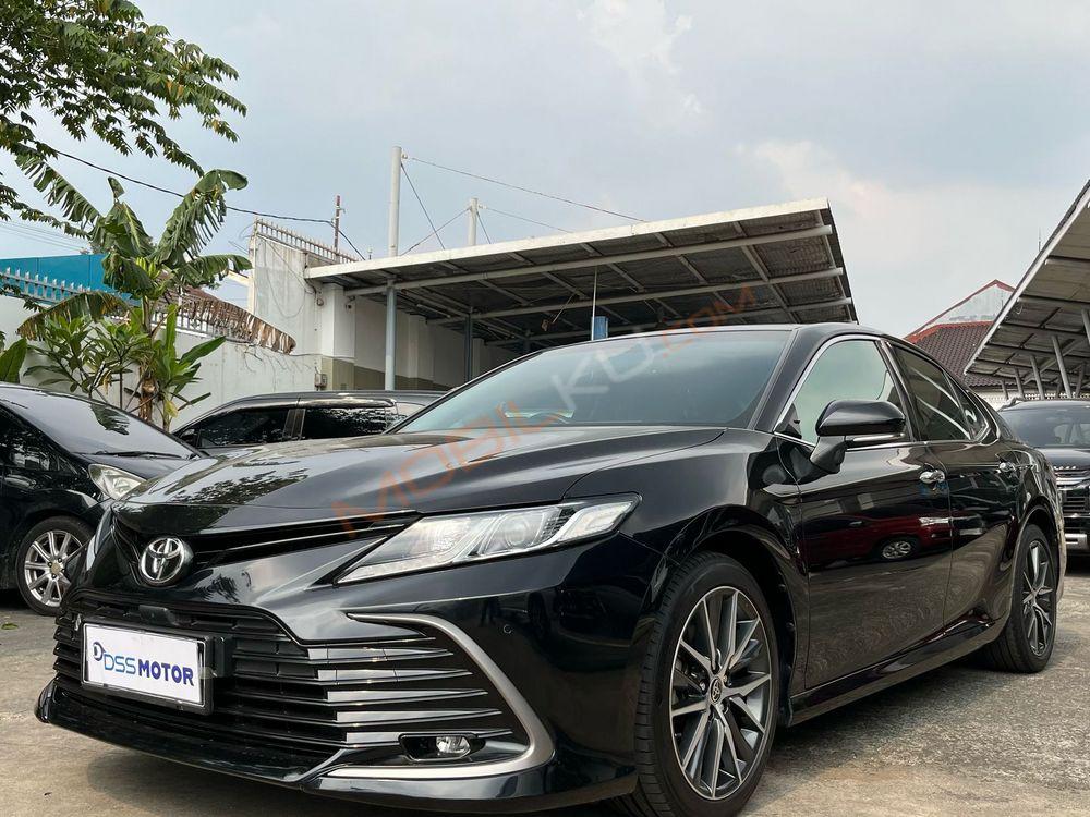 Mobil Toyota Camry 2022