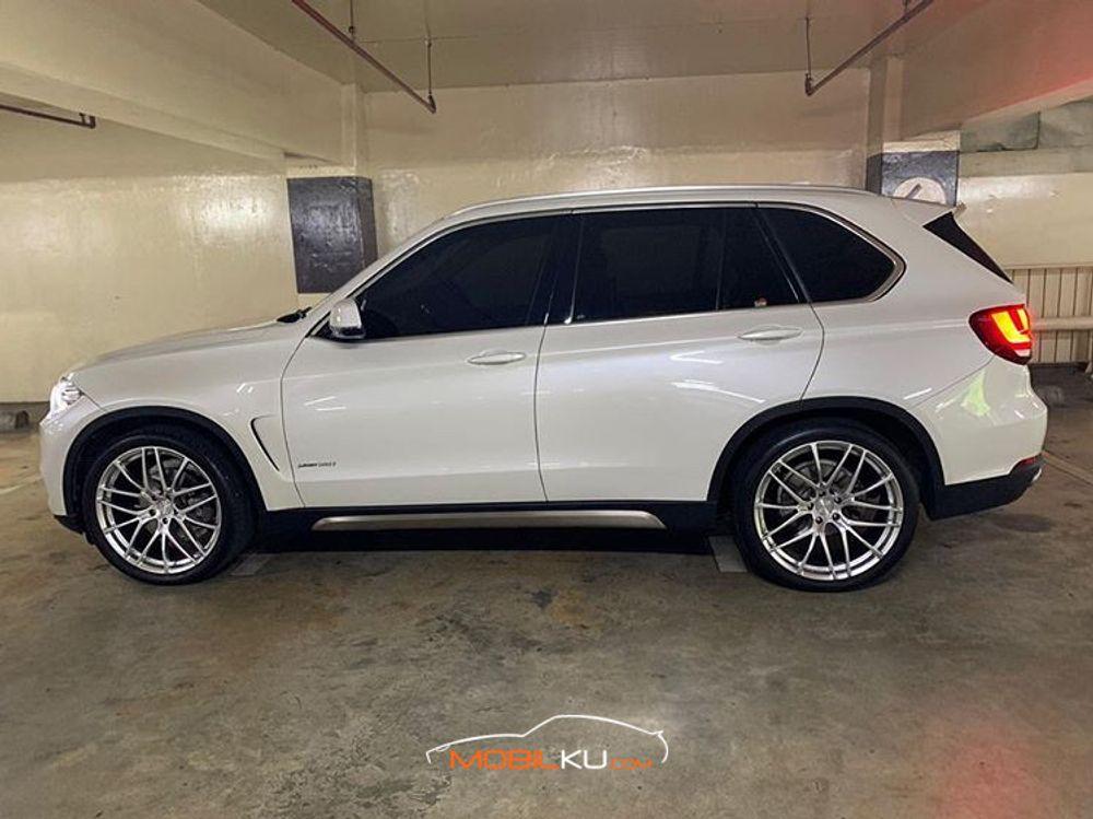 Mobil BMW X5 2015