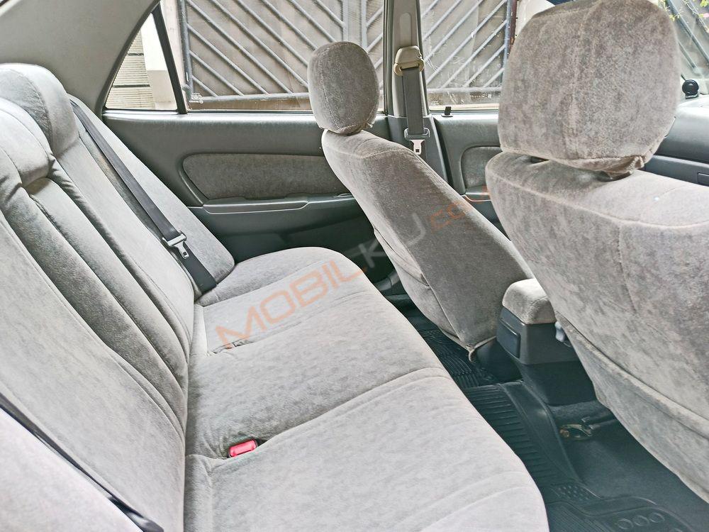 Mobil Toyota Corolla 2000