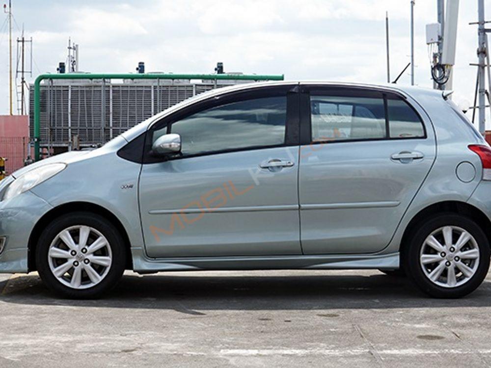 Mobil Toyota Yaris 2010