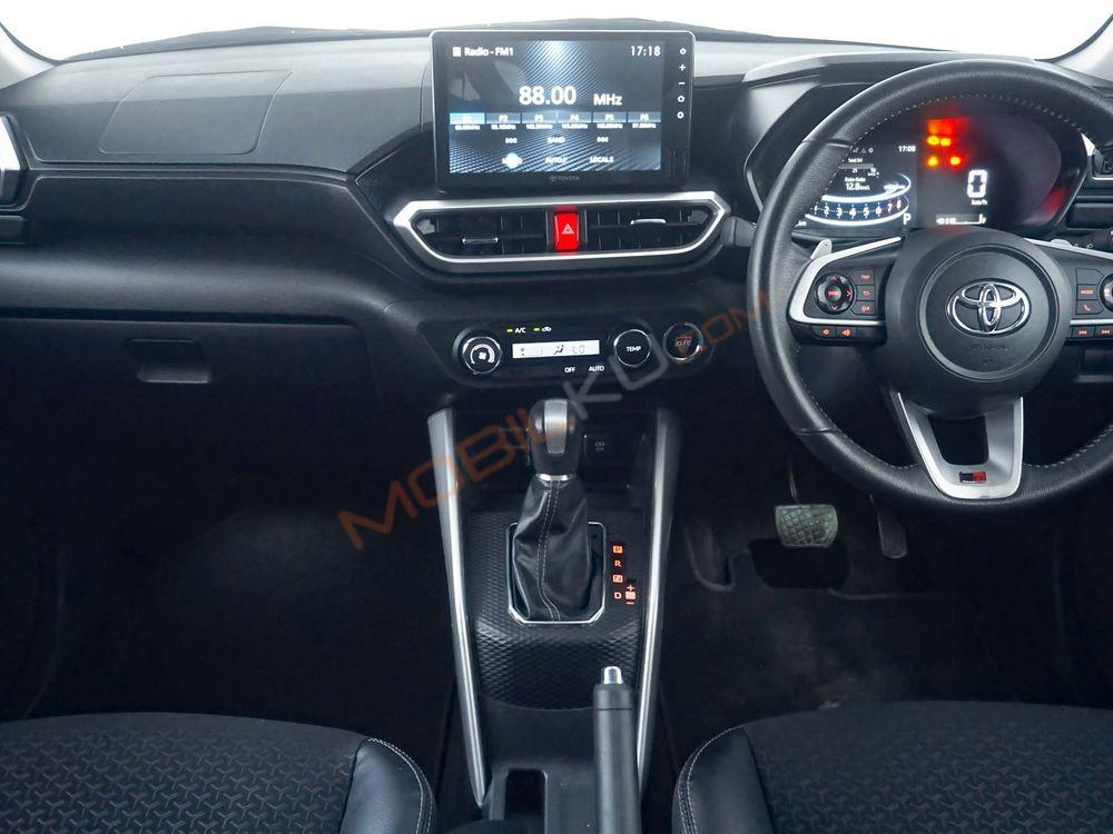 Mobil Toyota Raize 2021