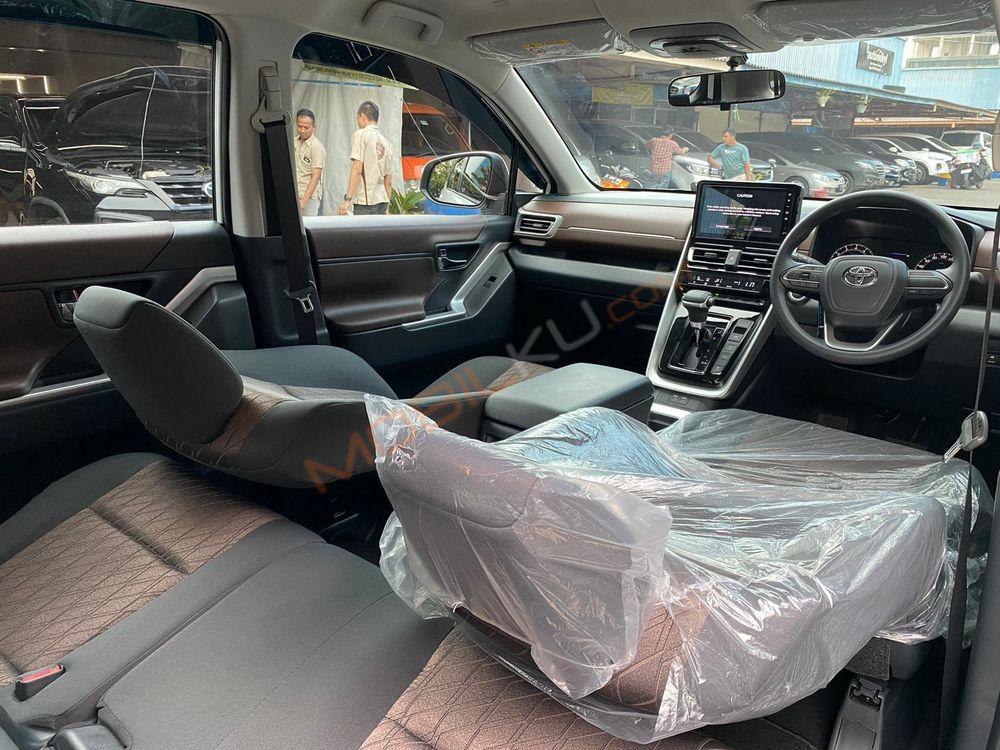 Mobil Toyota Kijang Innova 2023