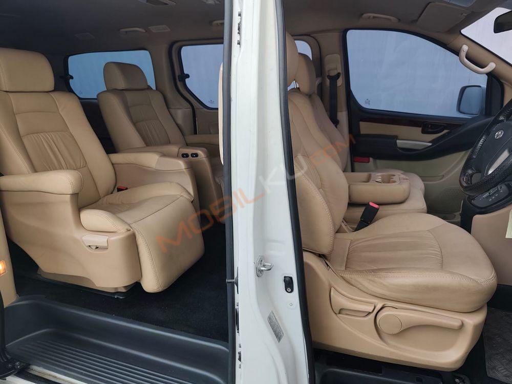 Mobil Hyundai H-1 2016