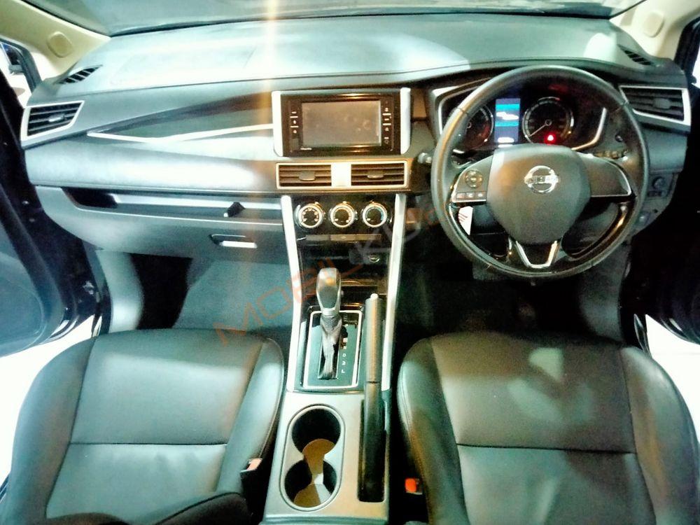 Mobil Nissan Livina 2019