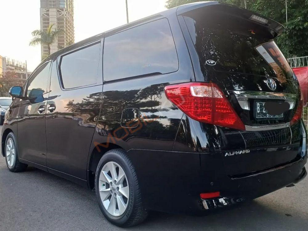 Mobil Toyota Alphard 2011
