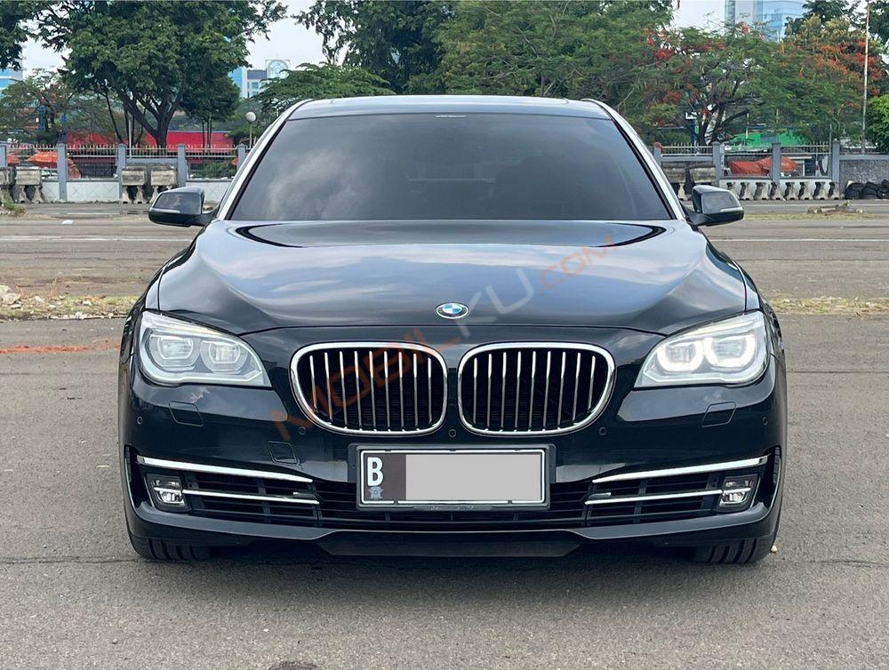 Mobil BMW 7 Series 2014