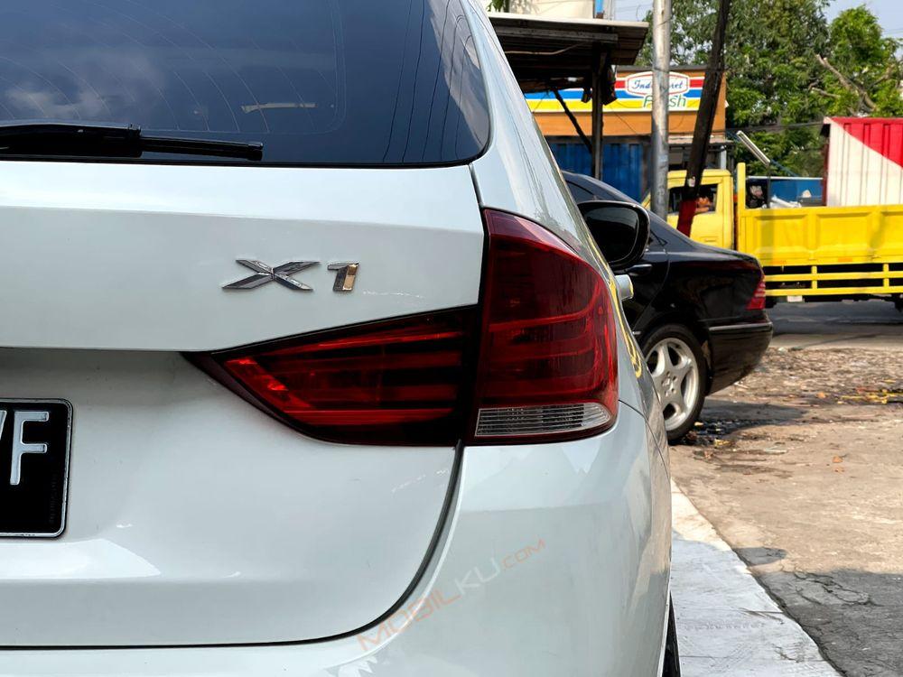 Mobil BMW X1 2012