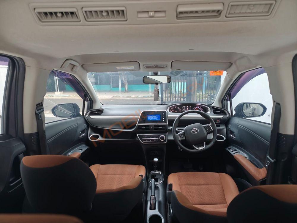 Mobil Toyota Sienta 2017