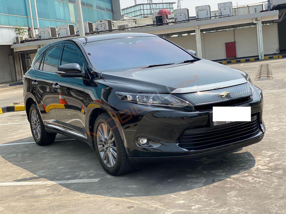 Mobil Toyota Harrier 2015