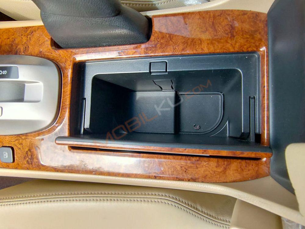 Mobil Honda Accord 2012