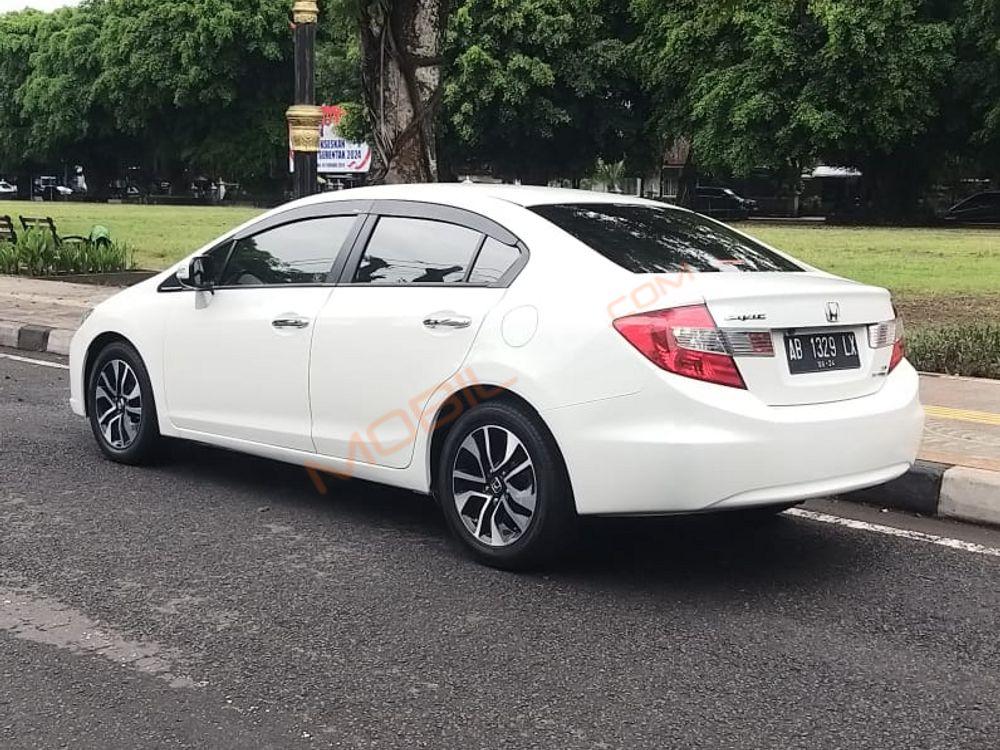 Mobil Honda Civic Sedan 2015