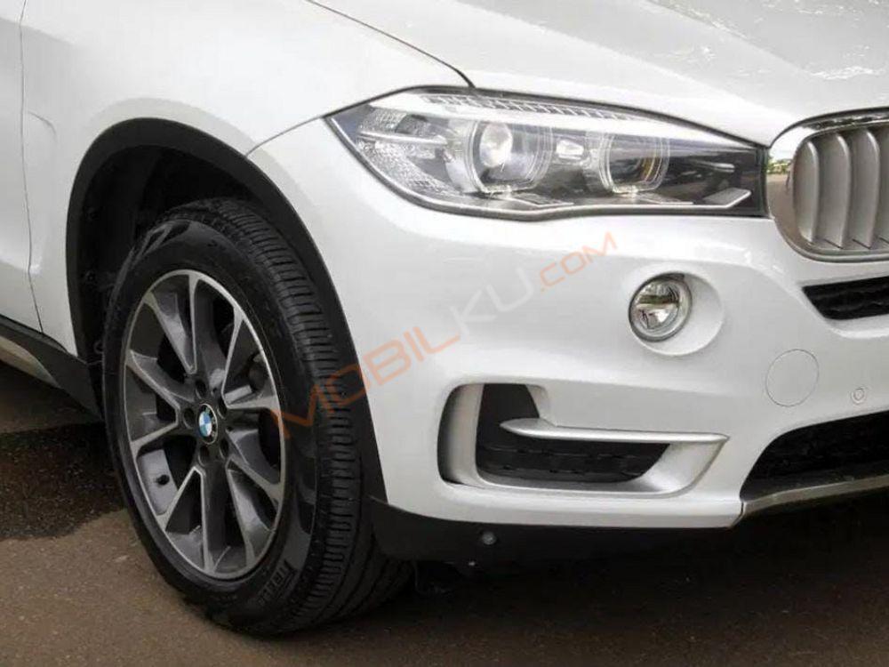Mobil BMW X5 2015