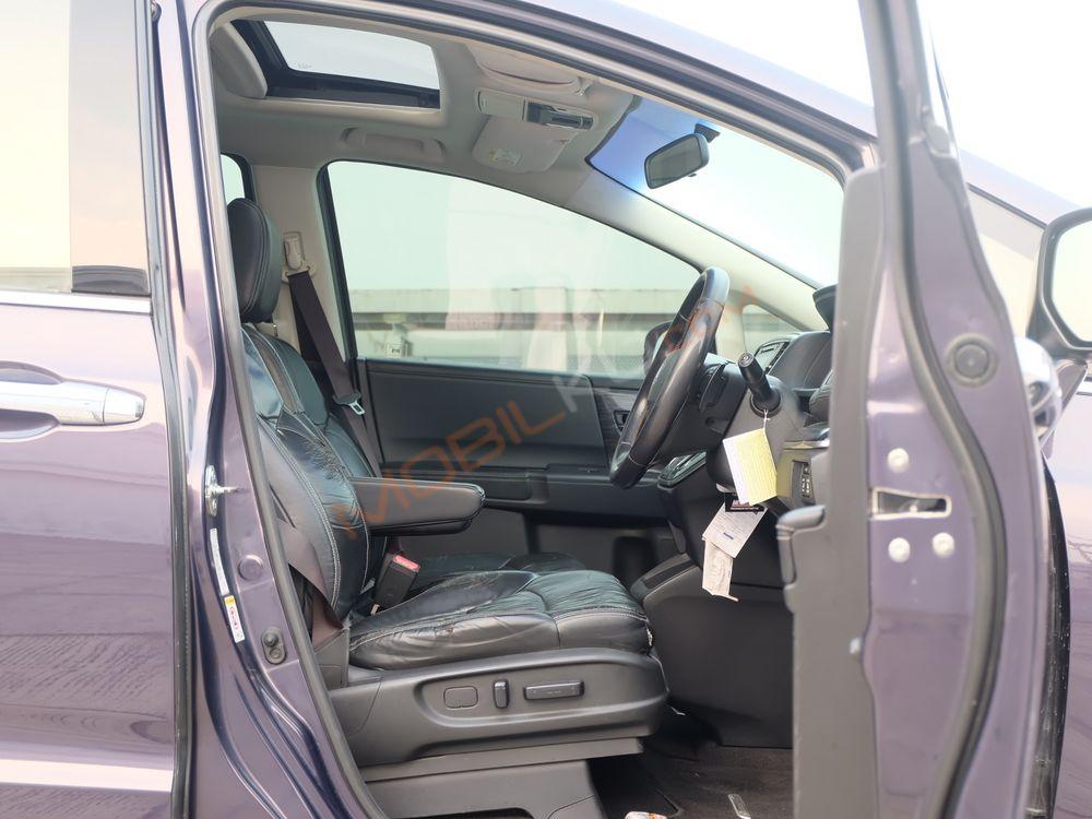 Mobil Honda Odyssey 2014
