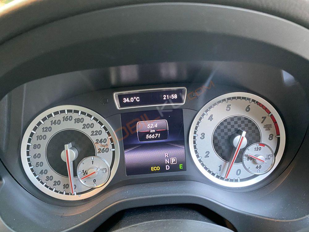 Mobil Mercedes-Benz A-Class 2013