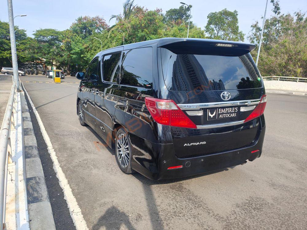 Mobil Toyota Alphard 2014