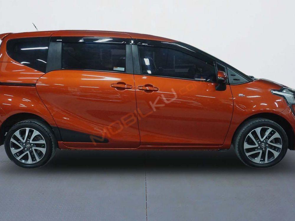 Mobil Toyota Sienta 2017