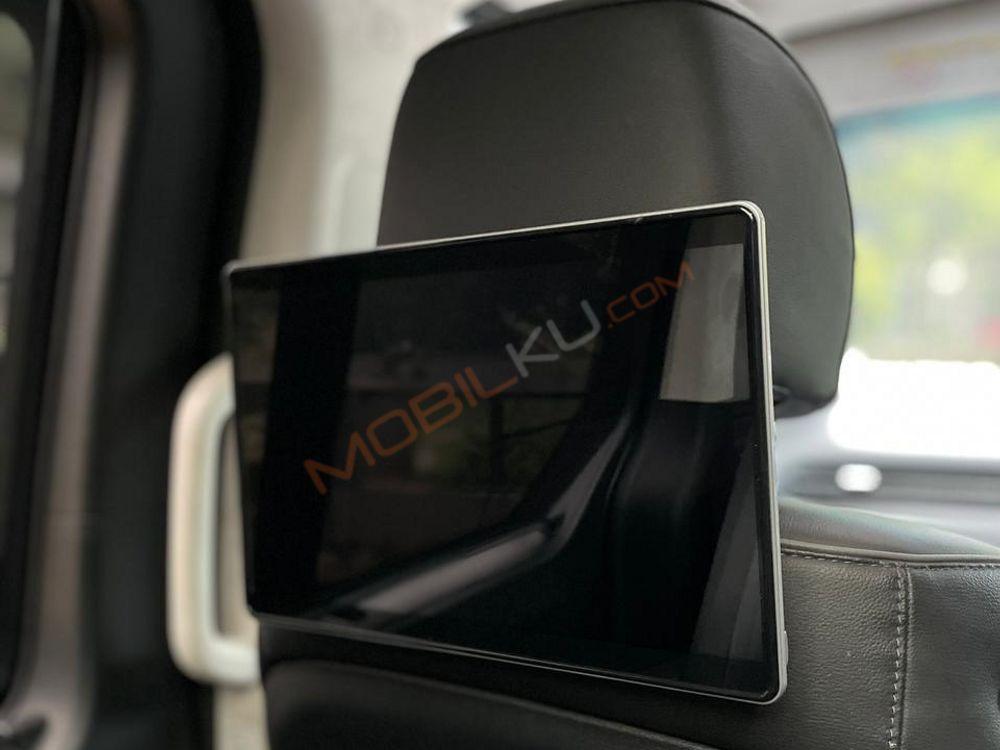 Mobil Hyundai Staria 2021