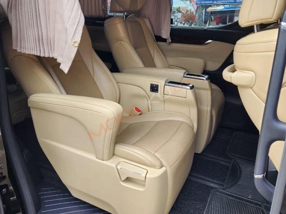 Mobil Toyota Alphard 2019