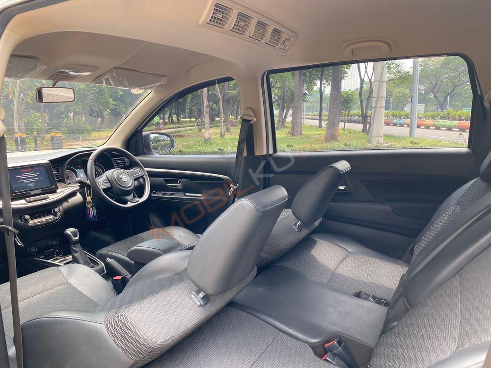 Mobil Suzuki XL7 2022