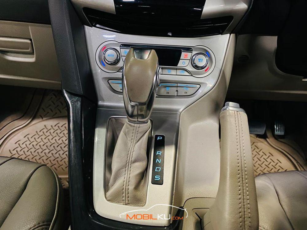 Mobil Ford Focus 2013