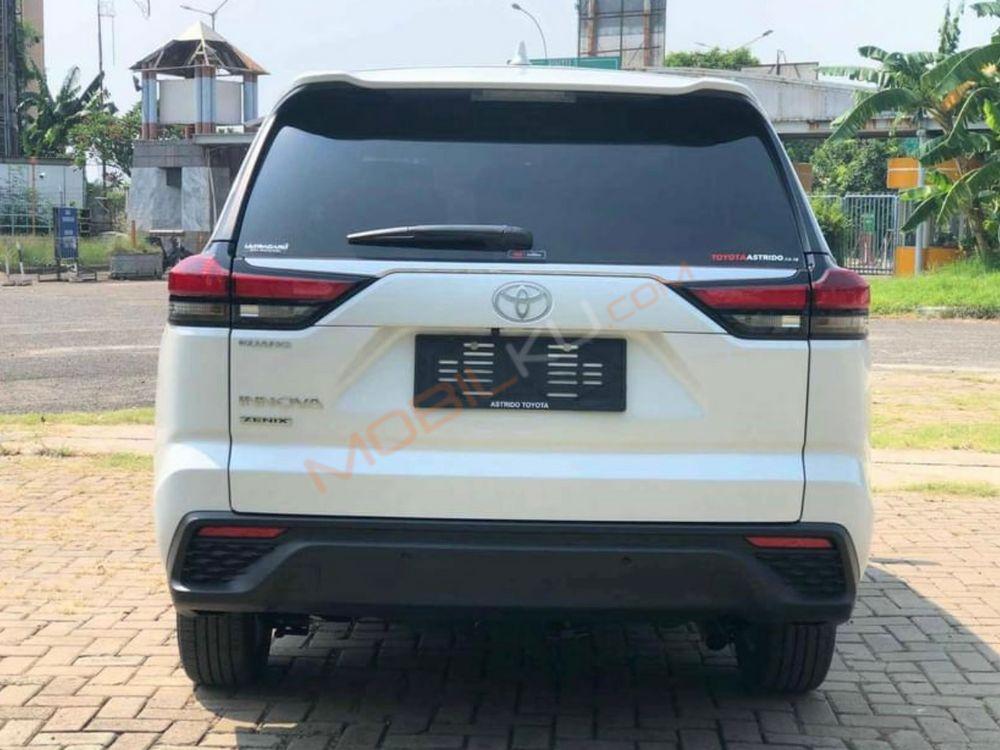 Mobil Toyota Kijang Innova 2023
