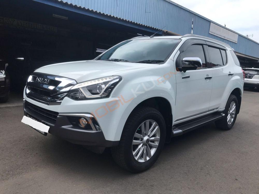 Mobil Isuzu MU-X 2017