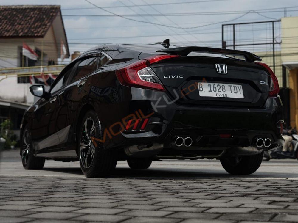 Mobil Honda Civic Sedan 2016