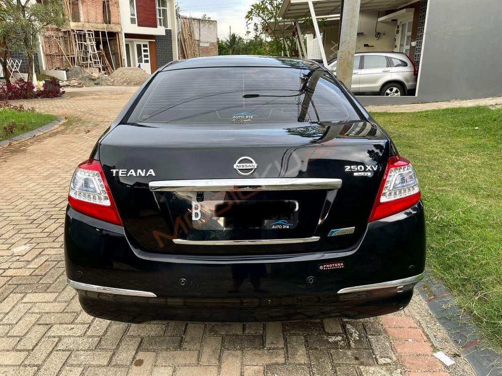 Mobil Nissan Teana 2013