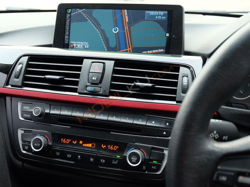 Mobil BMW 3 Series 2015