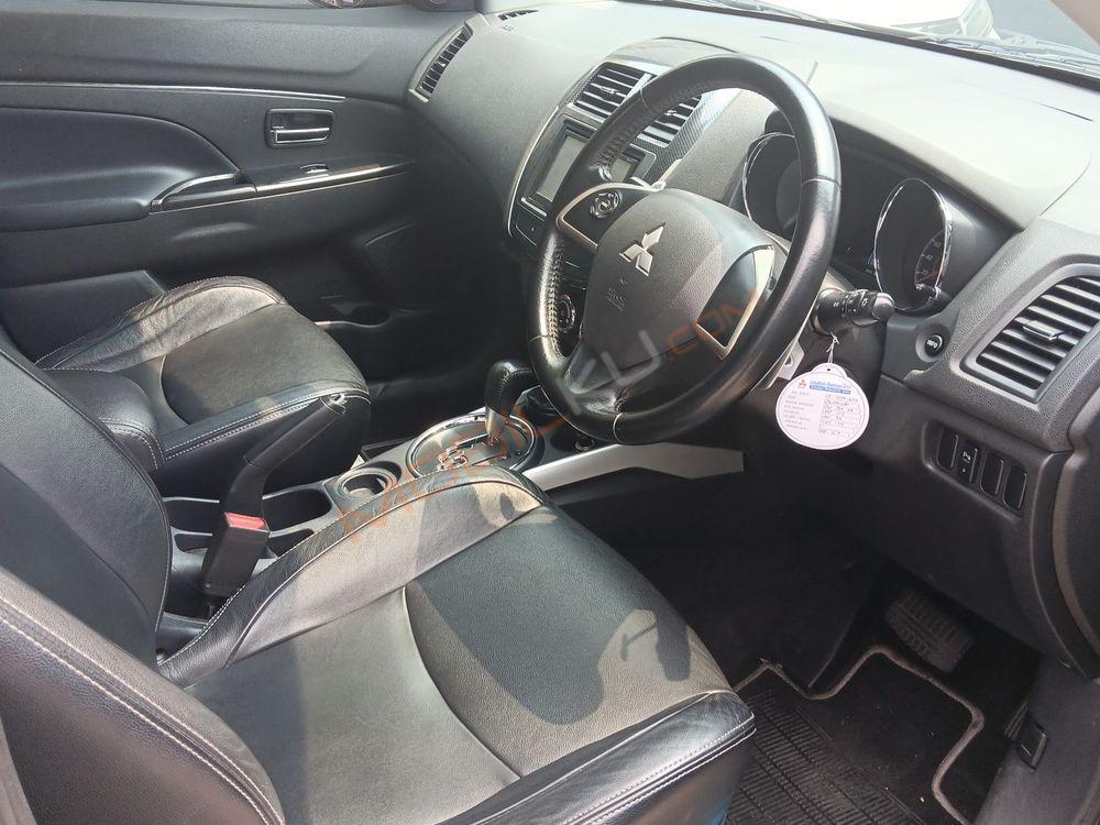 Mobil Mitsubishi Outlander Sport 2014