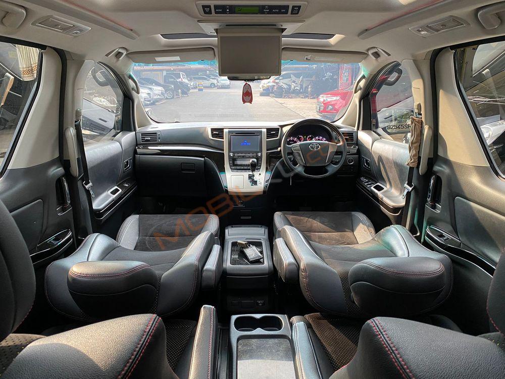 Mobil Toyota Vellfire 2015