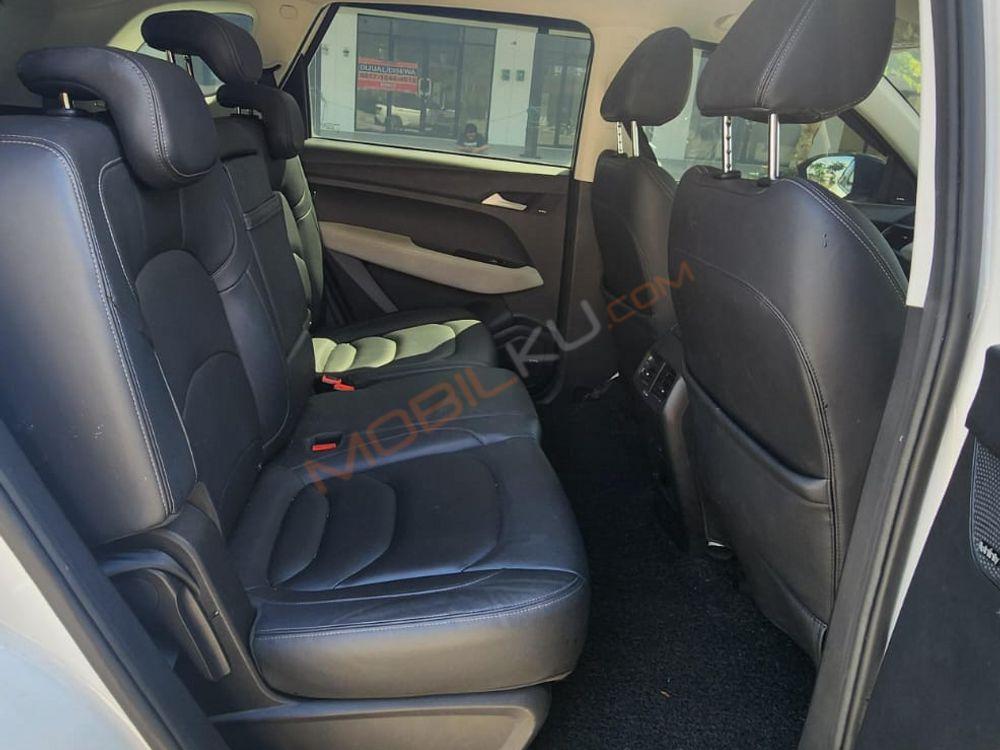 Mobil Wuling Almaz 2022