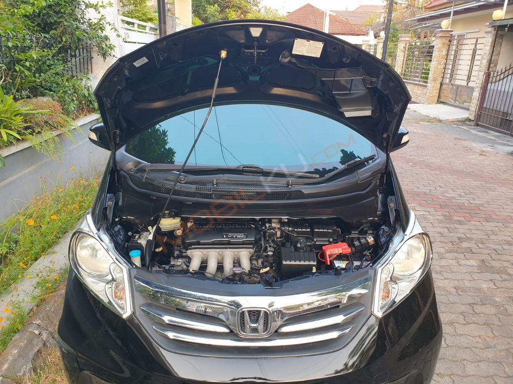Mobil Honda Freed 2012