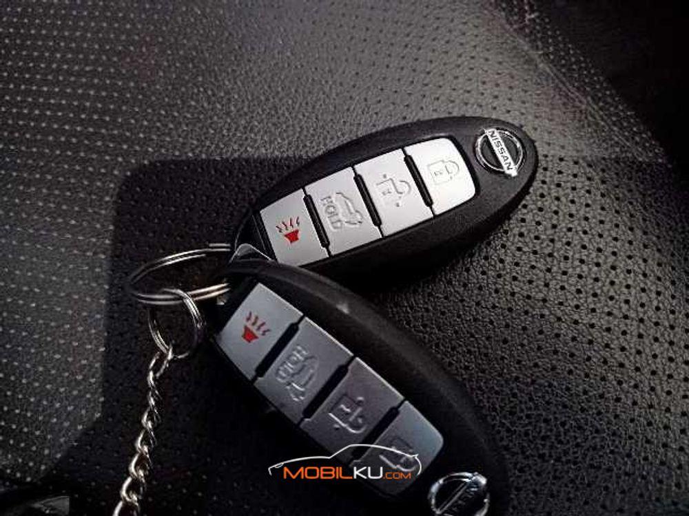 Mobil Nissan X-Trail 2015