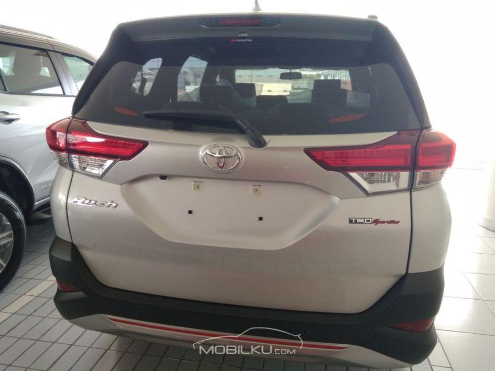 Mobil Toyota Rush 2019