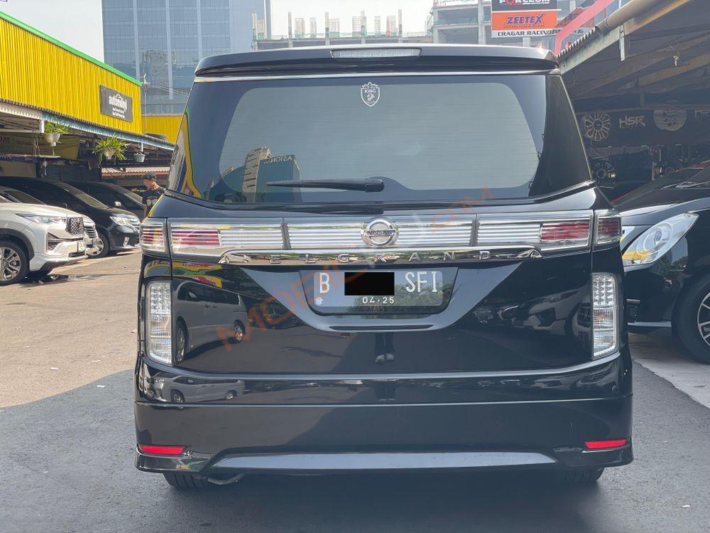 Mobil Nissan Elgrand 2014