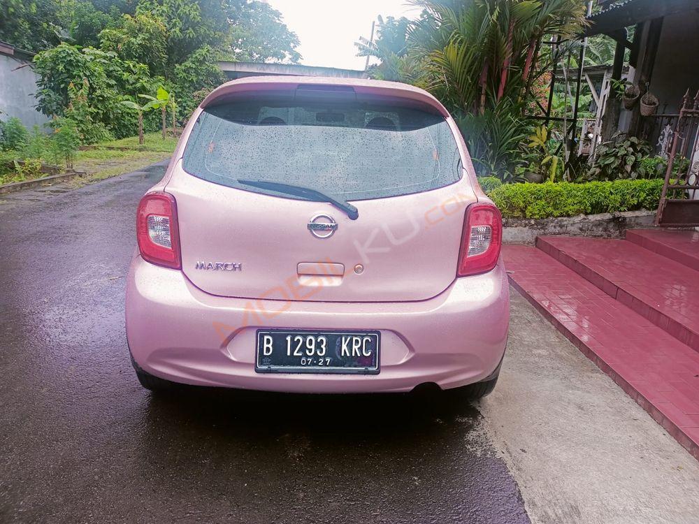 Mobil Nissan March 2014